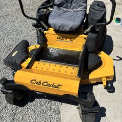 Zero Turn Mower With Fabricated Deck