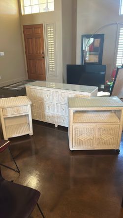 White wicker set