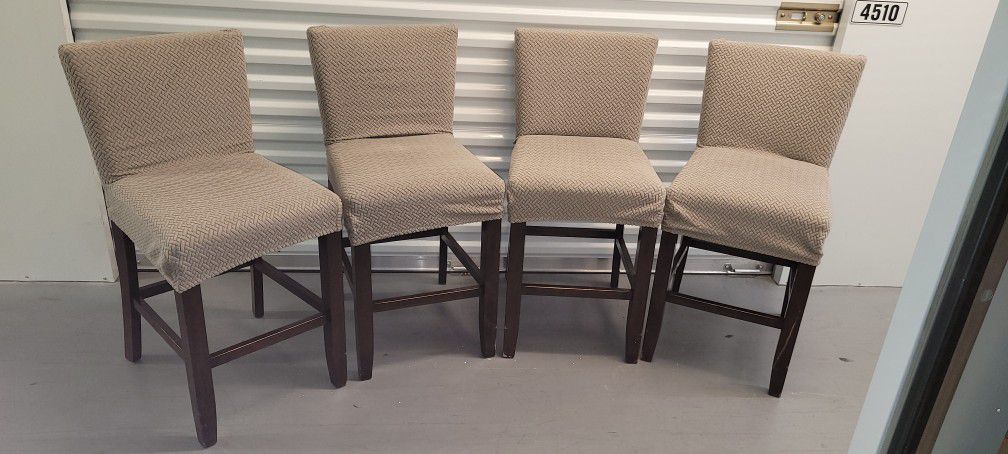 Bistro / Bar Height Set Of 4 Chairs