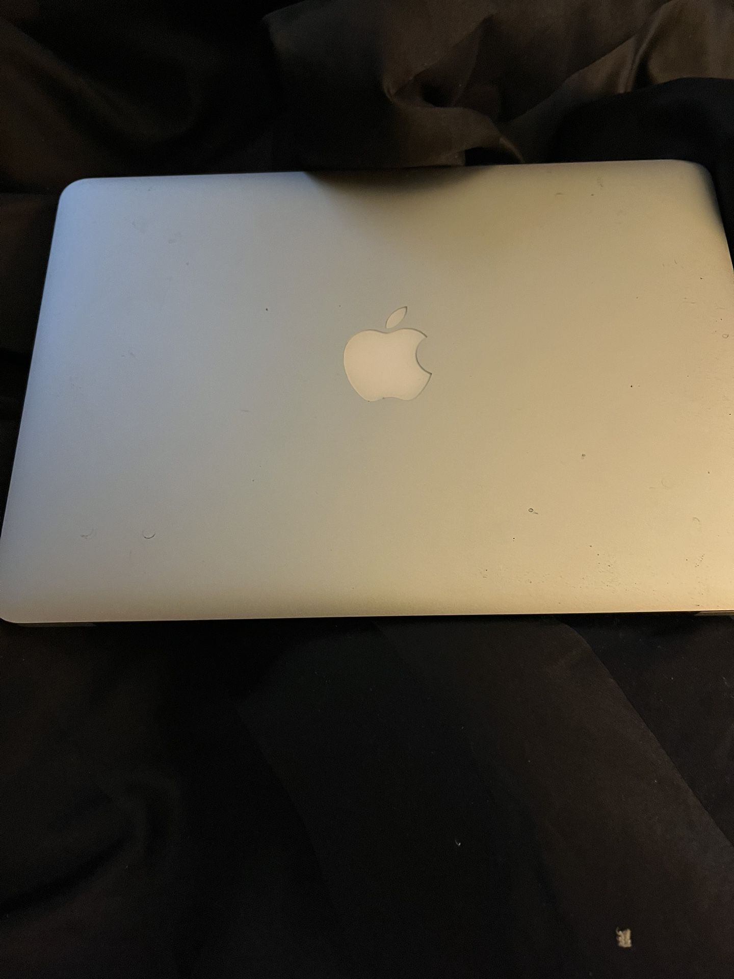 Apple Laptop 
