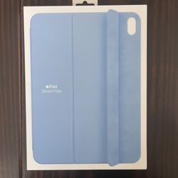 New in box APPLE Smart Folio for iPad (A16) Sky (retail $79)
