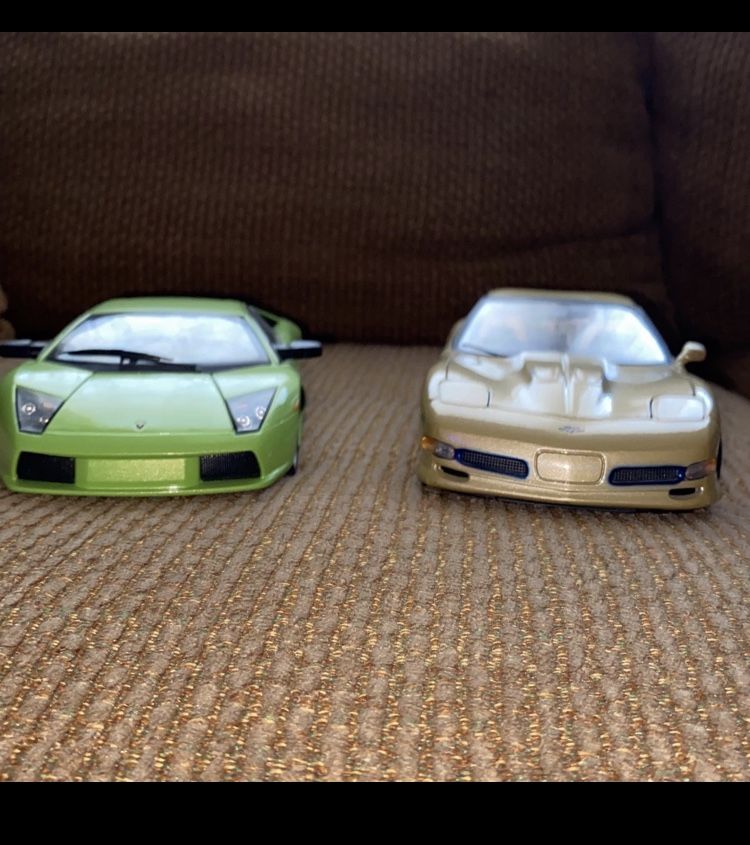 Lot of (2) 1:18 diecast cars