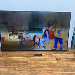 Vizio E-Series E700i-B3 70" FHD Full-Array LED Smart TV - Black