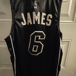 MIAMI HEAT LEBRON JAMES JERSEY SIZE MEDIUM 