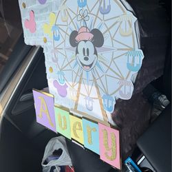 Minnie Mouse piñata/disney castle banner