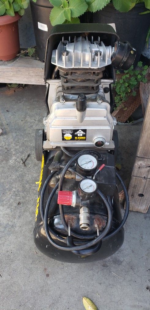 8 gallon 2 HP 125 PSI Oil Lube Air Compressor 8 gallon 2 HP 125 PSI Oil Lube Air Compressor