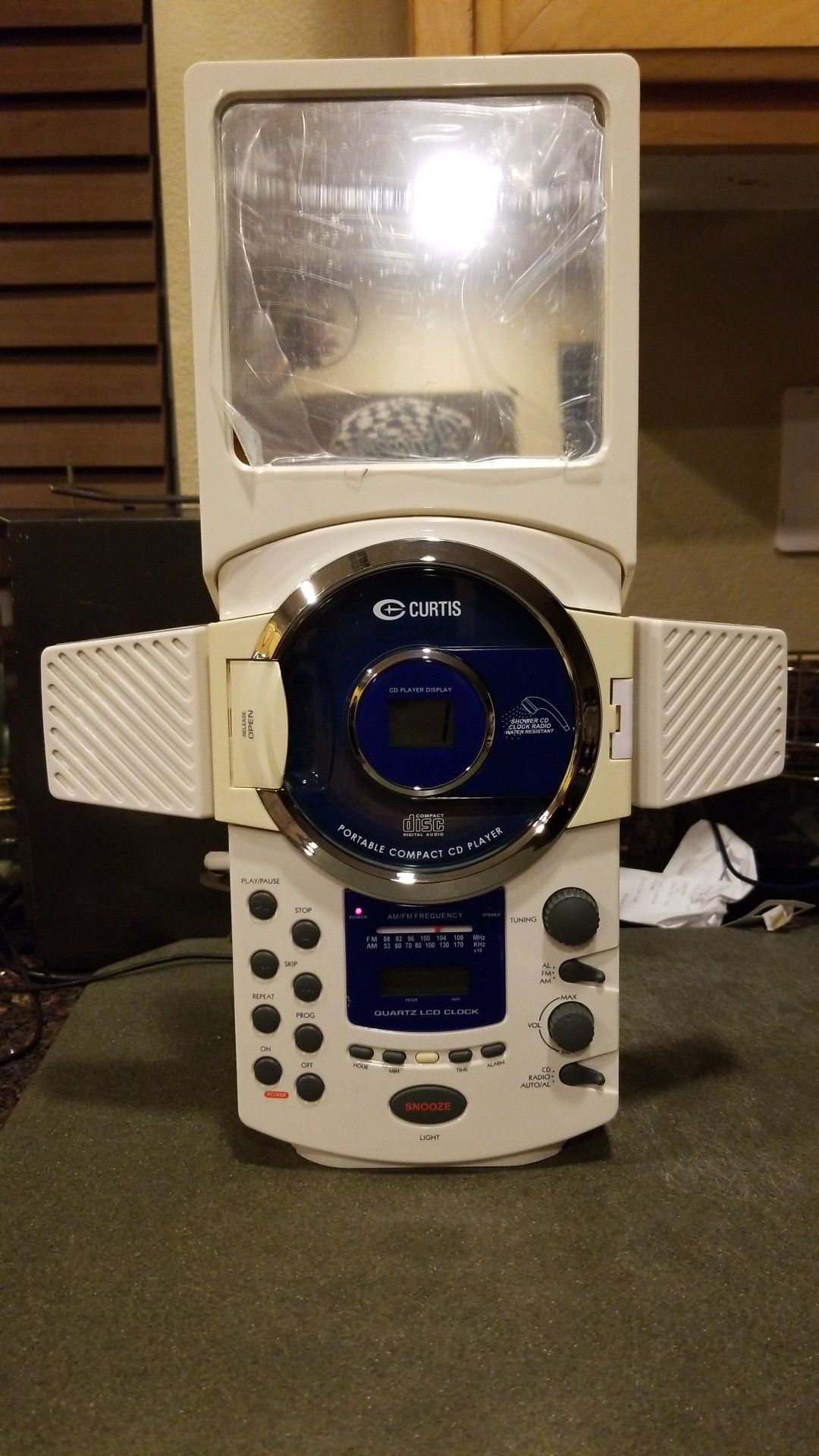 CD player am FM radio and clock