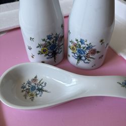 Antique Style S & P Shakers 
