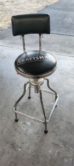 Black hydrolic craftsman chair for garage or workshop