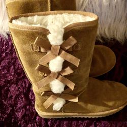 BOOTS SIZE 9