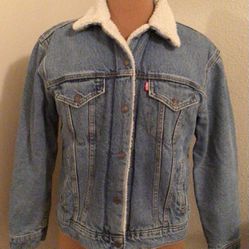 LEVIS JEAN JACKET  SHERPA STYLE INDE SIZE M EXCELLENT CONDITION 