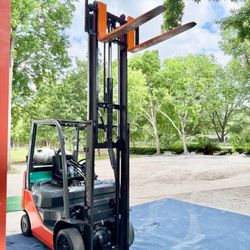 2009 TOYOTA FORKLIFT
