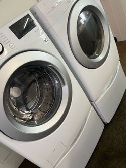 Front load washer and dryer with pedestals