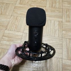 Blue Yeti Microphone with arm O.B.O.