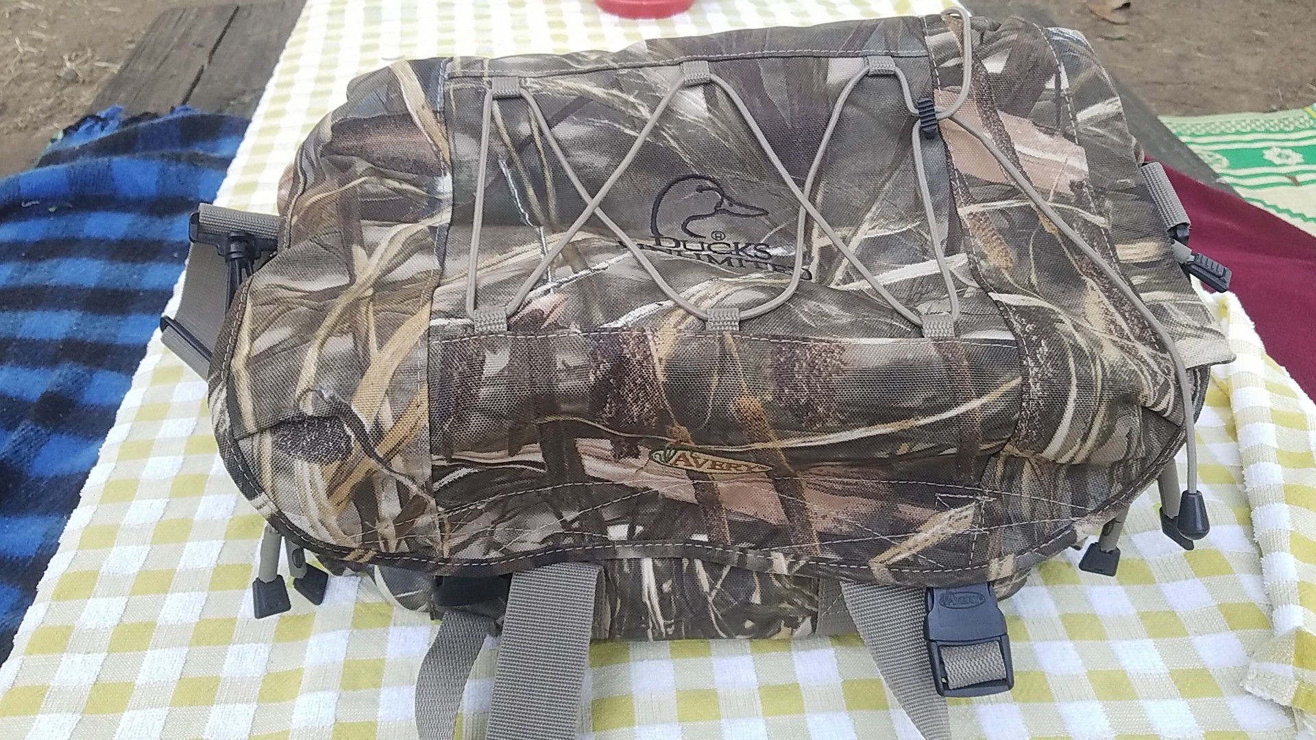 Ducks Unlimited cooler shoulder bag, camo ice chest