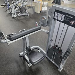 Life Fitness Biceps Curl..  200 Pounds Of Weights..  🔥🔥🔥