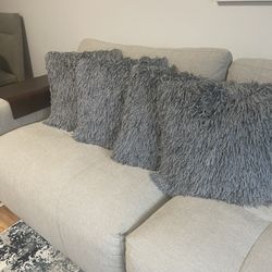 HomeGoods 4pc Pillows  