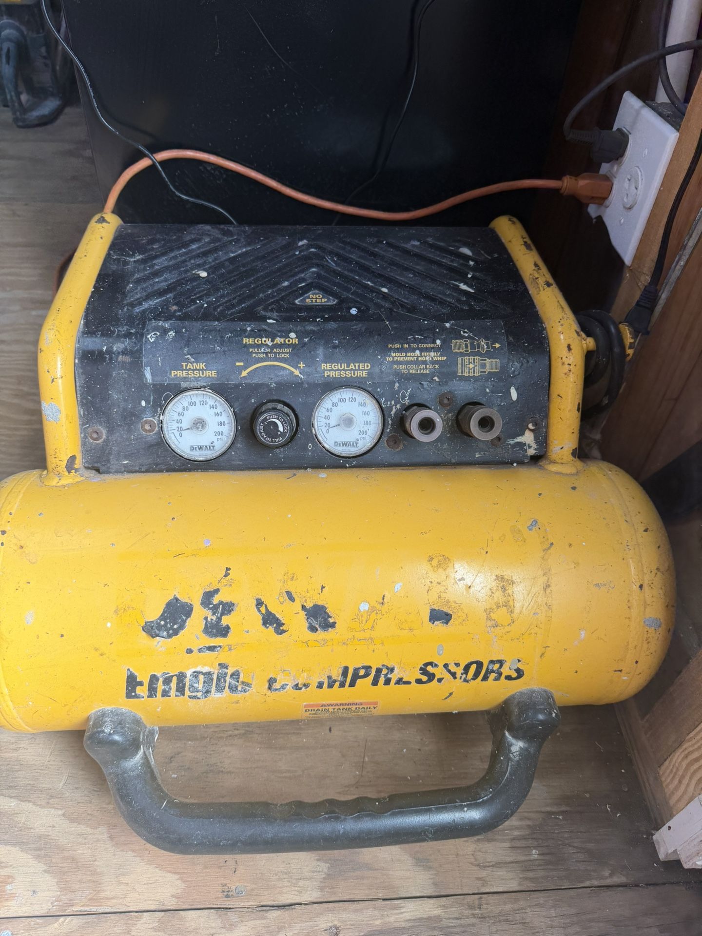 Dewalt Compressor 