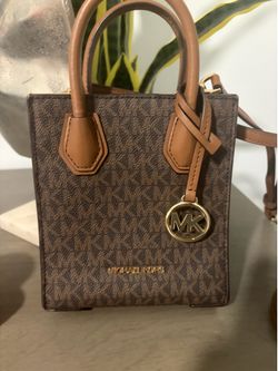 Micheal kors crossbody purse