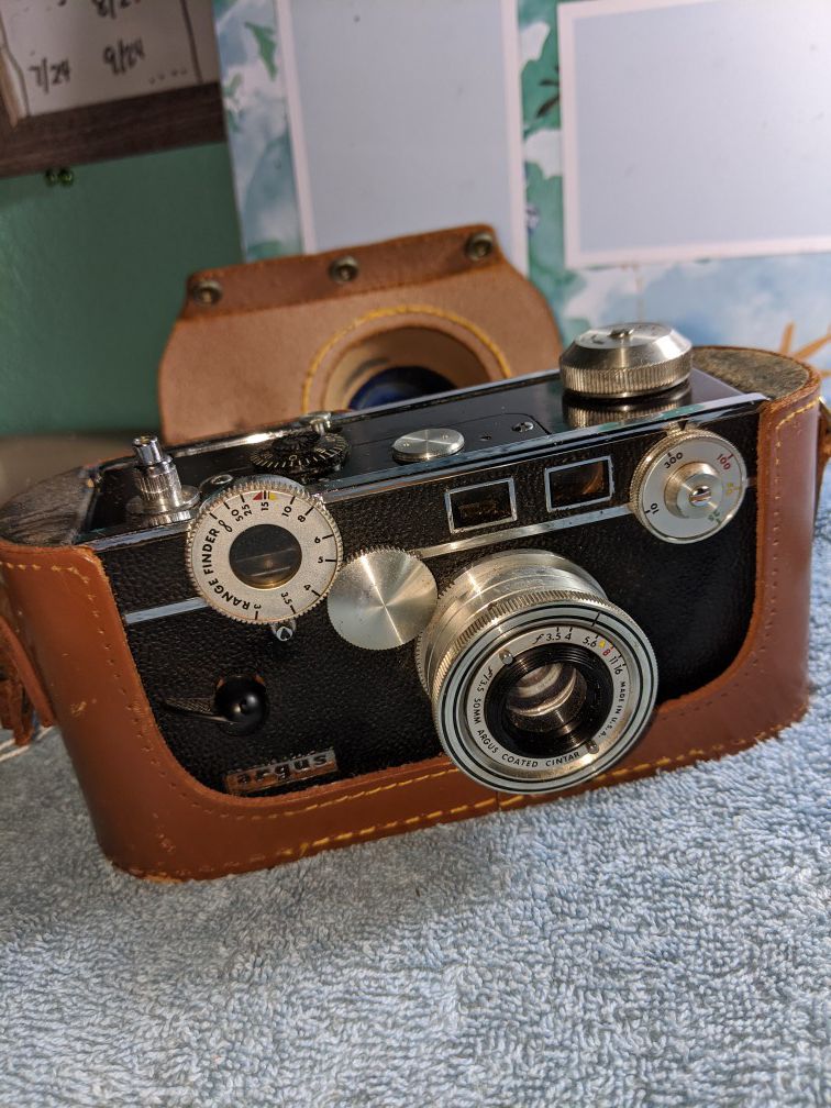 Vintage Argus c3 camera 35 mm with leather case