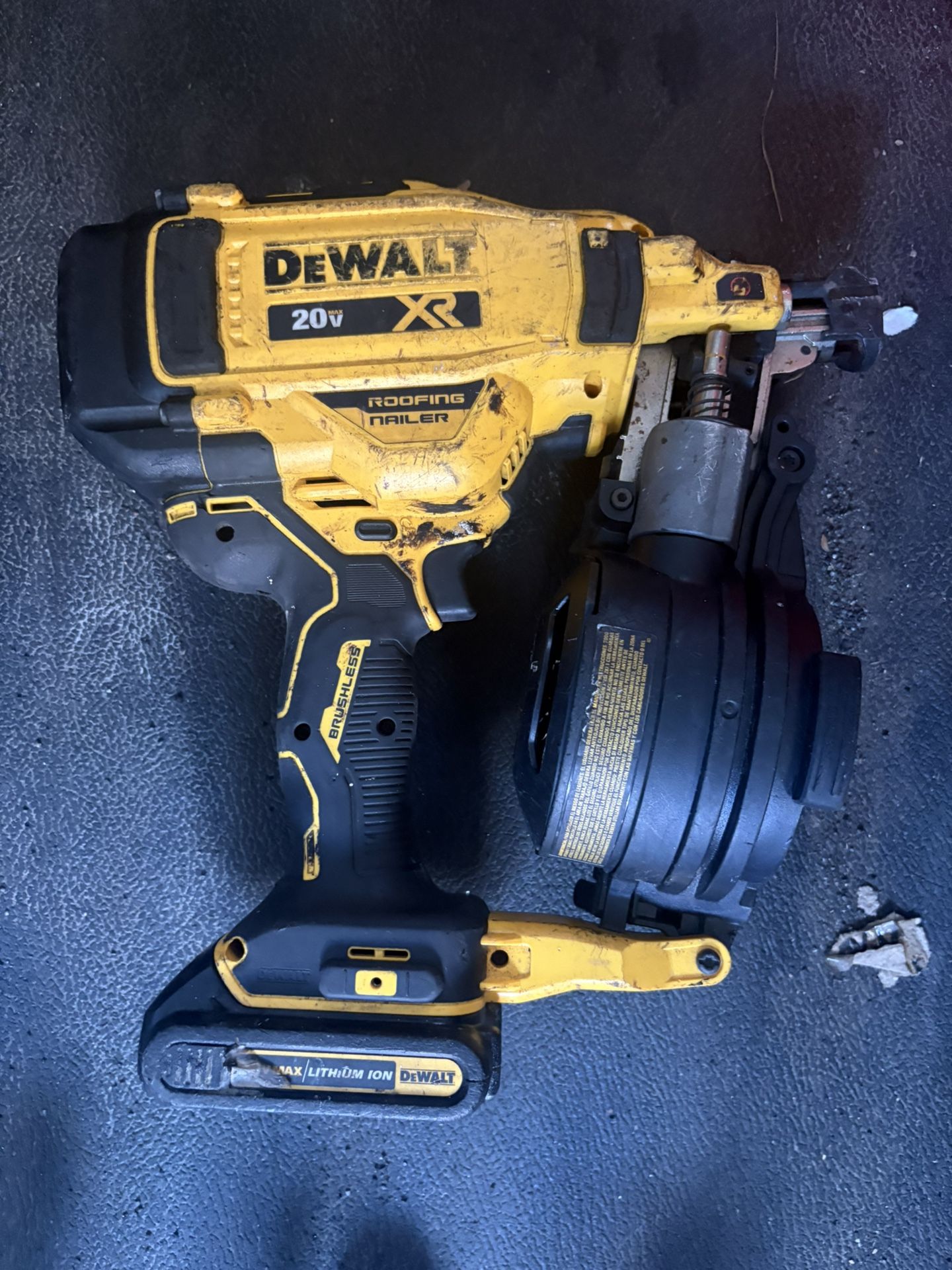 DeWalt 20V XR Roofing Nailer w/ Battery & Charger – Works Great