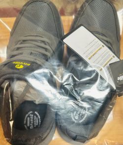 FitVille Men's Extra Wide Shoes Size 9 (New With Tags)