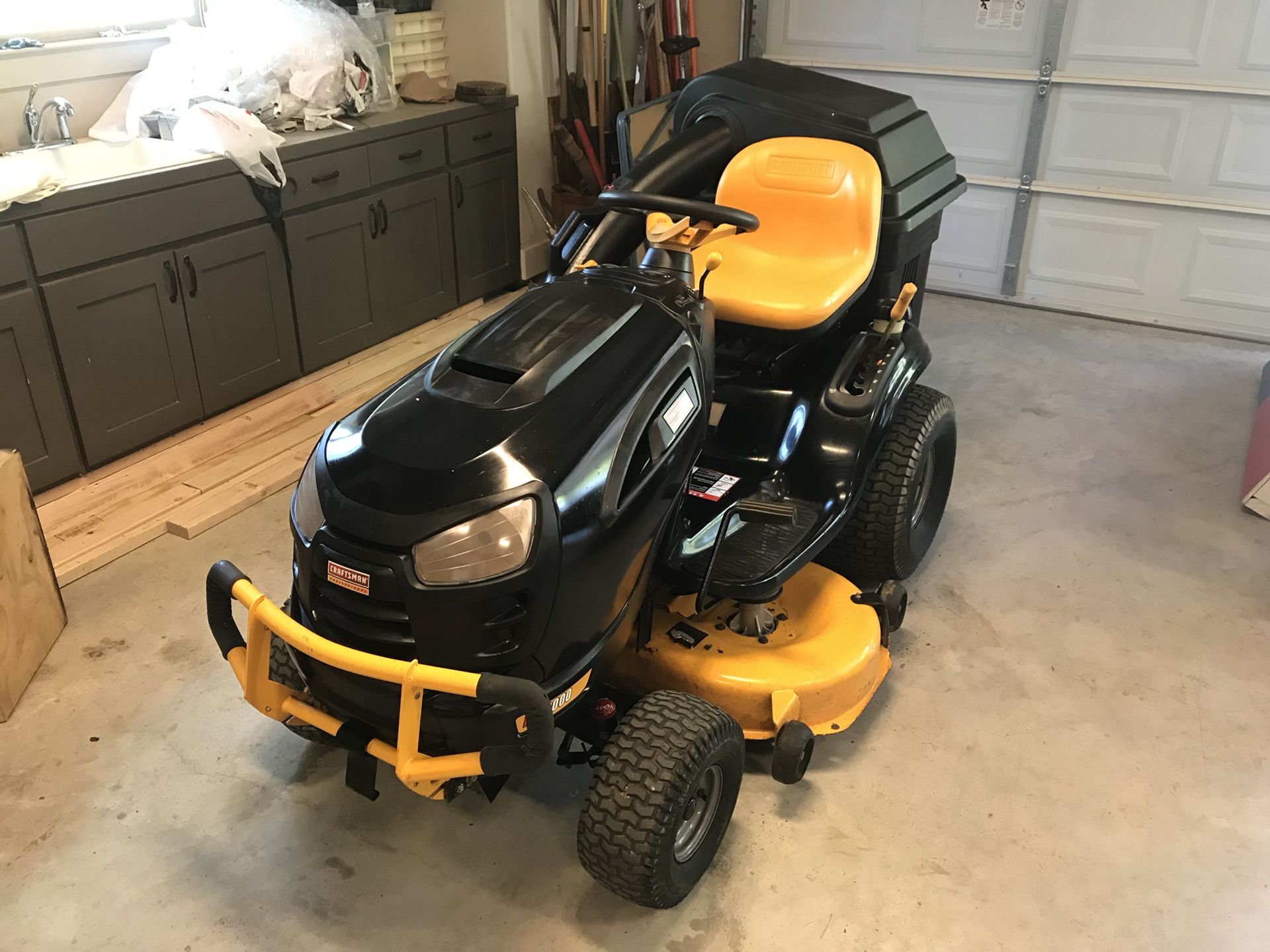 Craftsman Riding Mower Pyt9000 24 Hp Lawn Tractor 42” Deck For Sale In