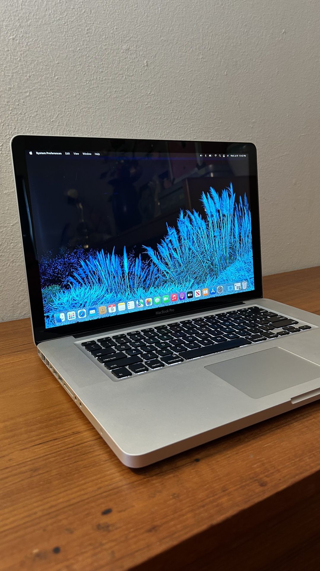 Apple MacBook Pro 15” I7/8GB/256GB SSD $175