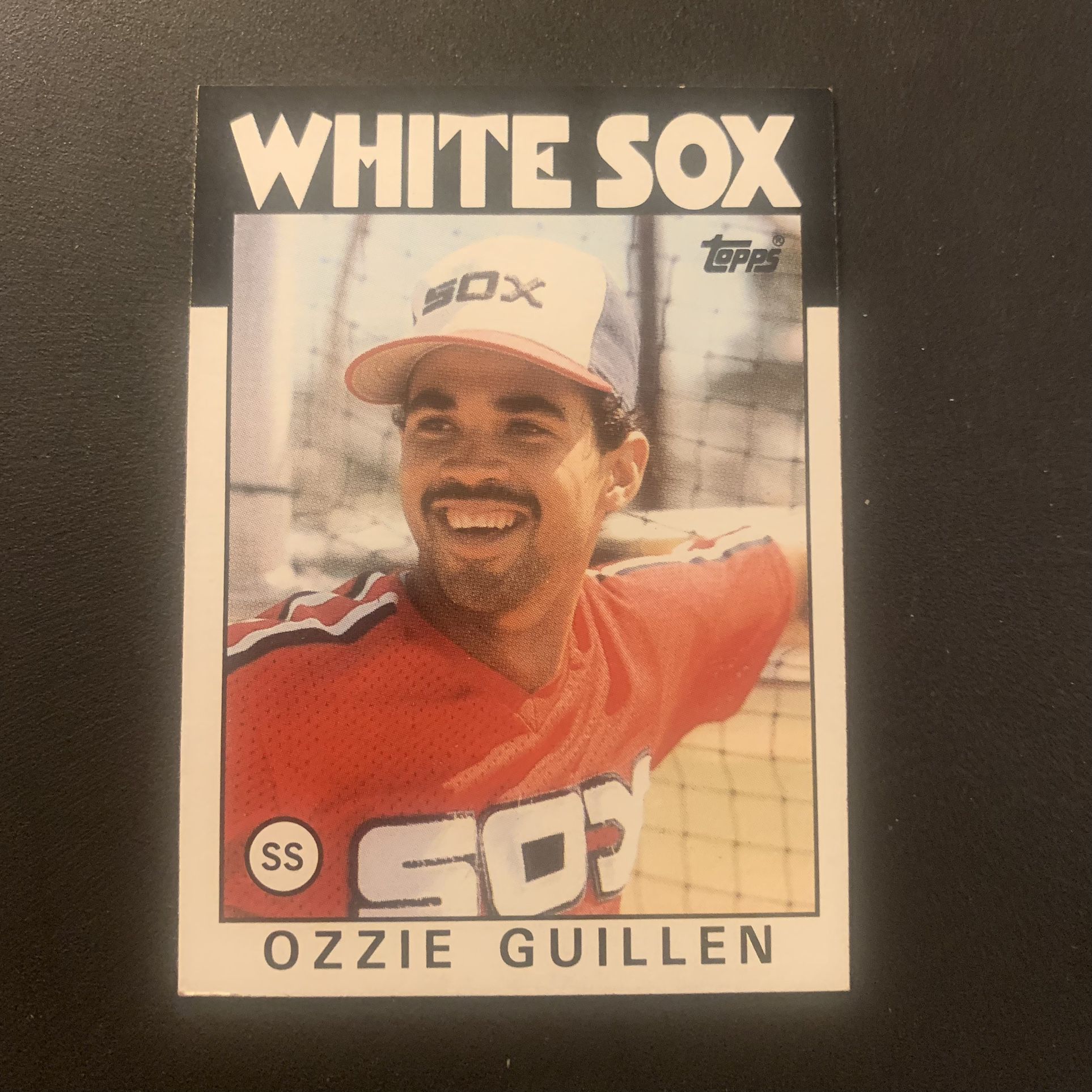 Raw Ozzie Guillen Topps Baseball Card