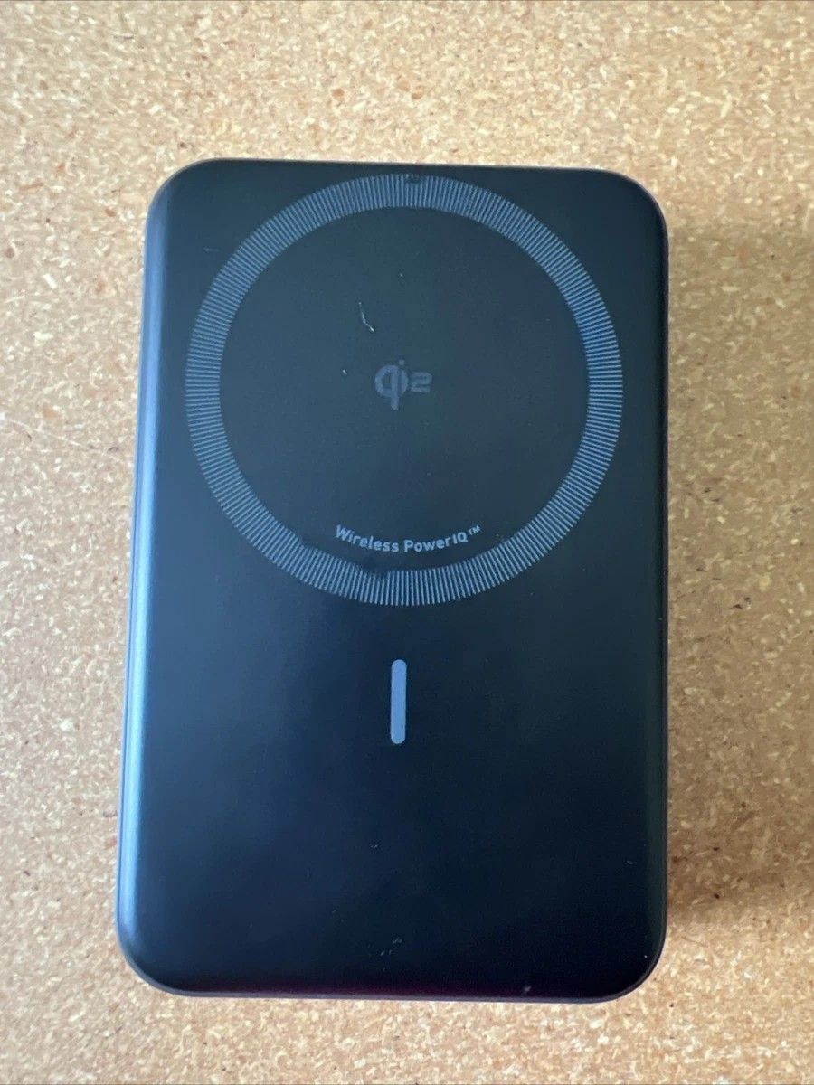 Anker MagGo Power Bank 10K UltraFast Magnetic Charging W/smart Display