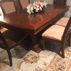Dinning Room Table and 4 Chairs 