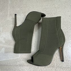 Nicole Miller stiletto boots sz 7📍PICK UP 7TH ST & BASELINE RD📍