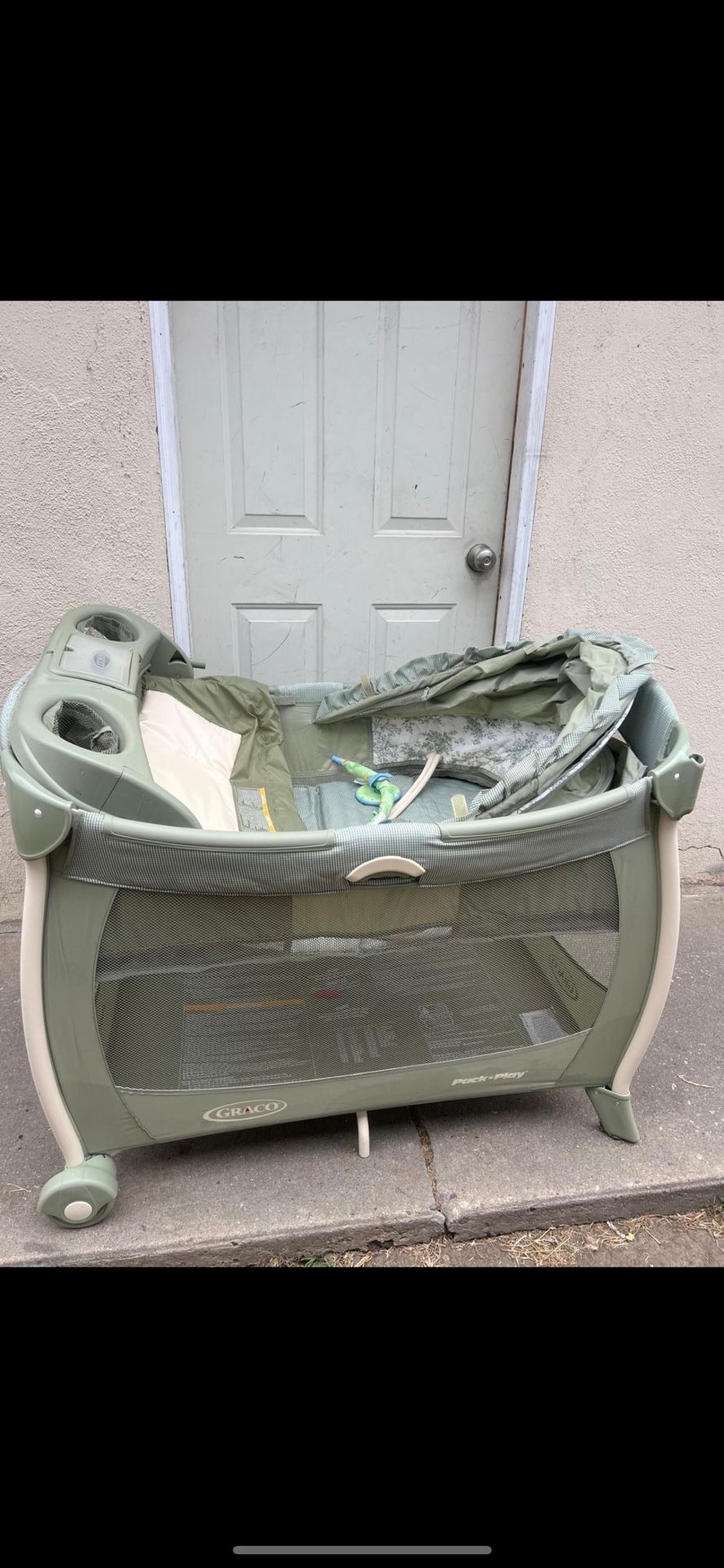 PLAY PEN GRACO