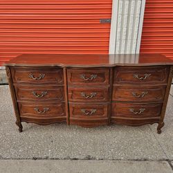 Vintage Solid Wood 9 Drawer Dresser By Bassett 