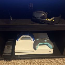 Xbox 1 S with Two Controllers and Headset