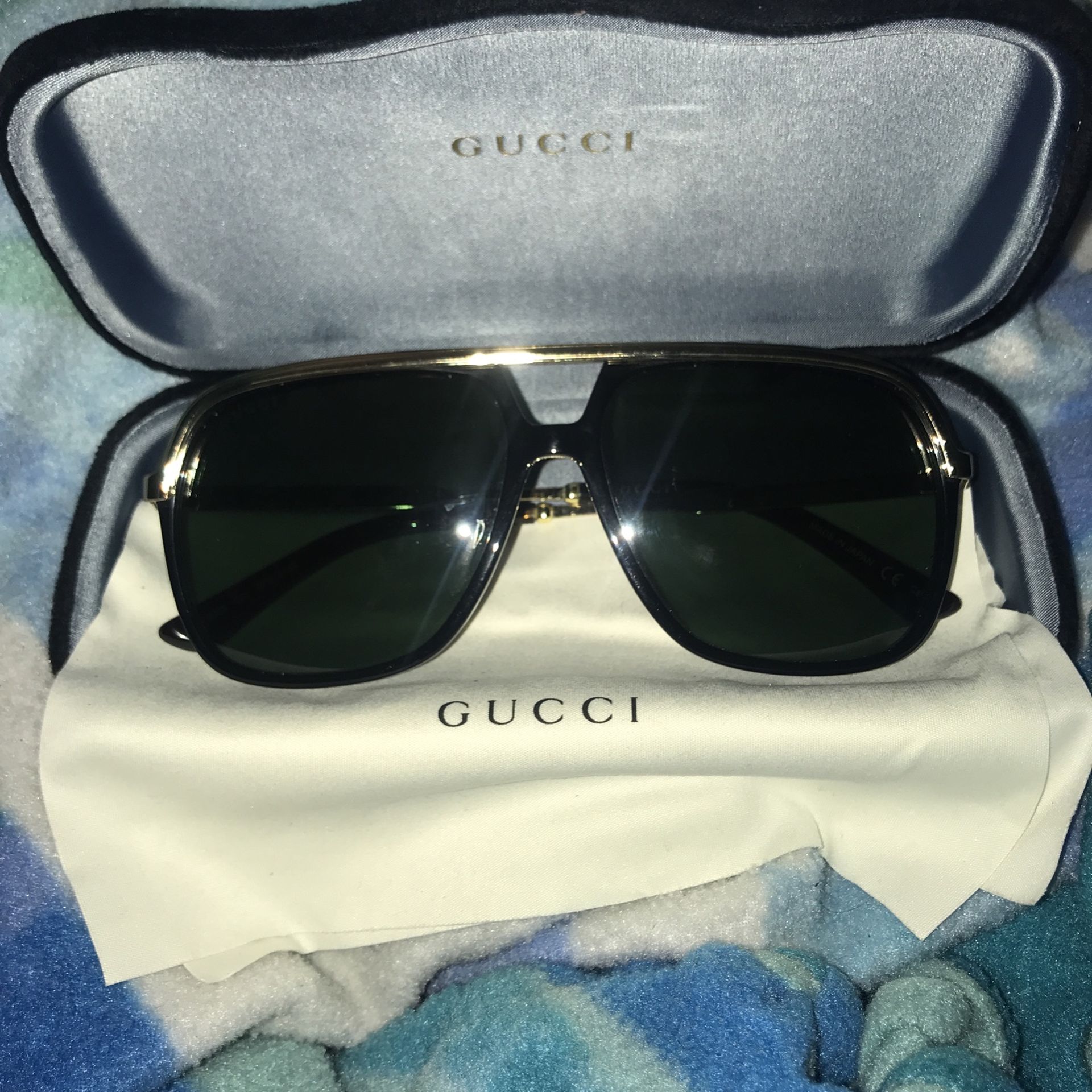 Gucci Unisex Glasses Like New, With Case And Fabric Cleaner.