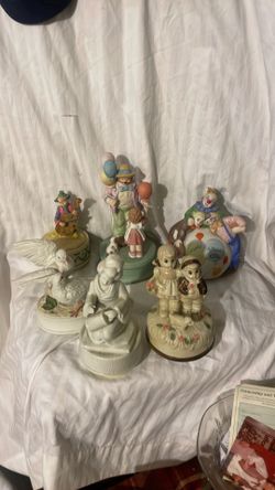 Vintage porcelain music boxes figurines $20 ea