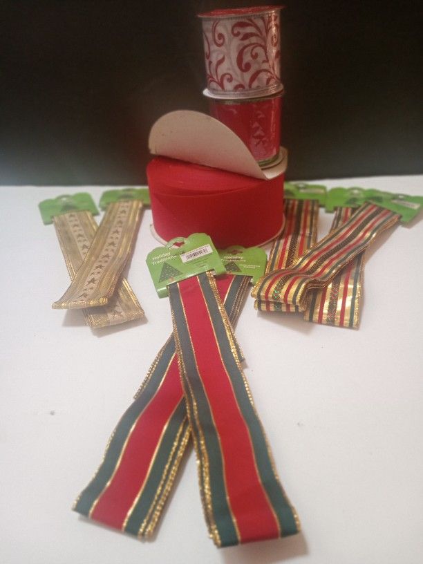 *HOLIDAY CHRISTMAS WIRE RIBBON CRAFTING 10 BUNDLED ITEMS NEVER BEEN USED METALLIC WIRE EDGED RIBBON *