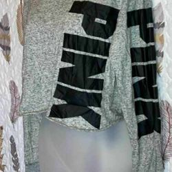 NEW W/O TAGS GREY BLACK VICTORIA'S SECRET PINK LOGO LONG SLEEVED PULLOVER SHIRT CROP TOP