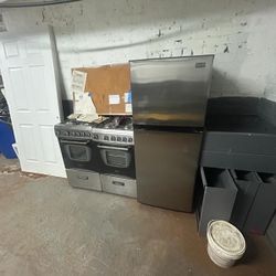Used 24” Refrigerator And Stove 