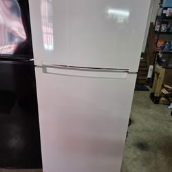 Whirlpool 18.0 Cuft Top Freezer Refrigerator 