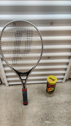 Prince J/R tennis racket with tennis balls