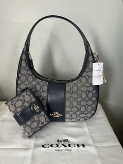 Coach Set In Signature Jaquard