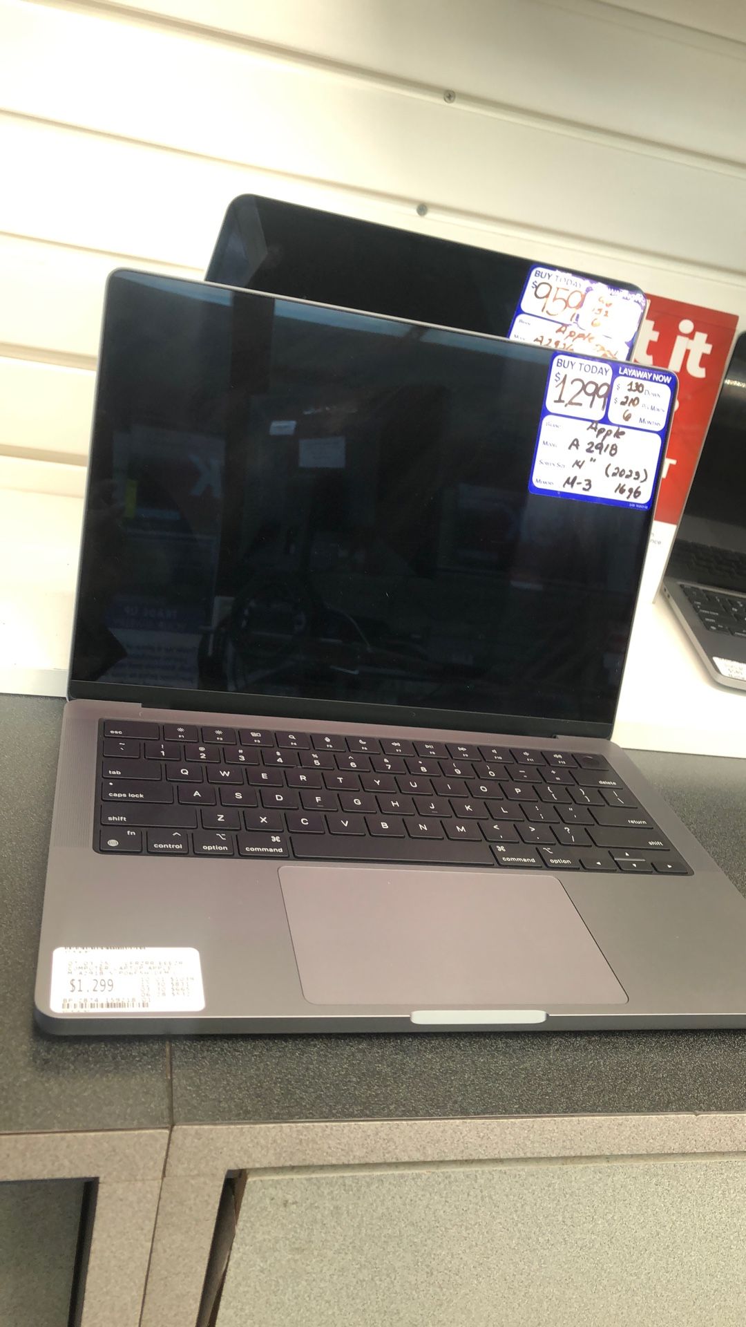 Apple MacBook A2918