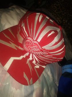 Earthquake red wing hat