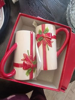 Christmas coffee cups .