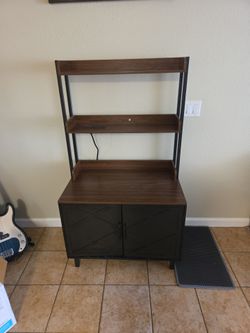 Letterbox shelf hider