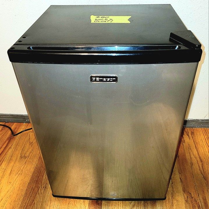 EMERSON MINI FRIDGE. CLEANED INSIDE AND OUT, WORKS GREAT for Sale in