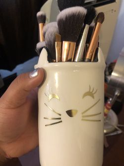 20 piece makeup brushes with brush holder