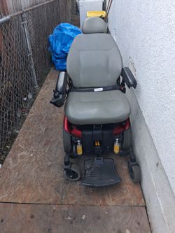 Electric wheelchair